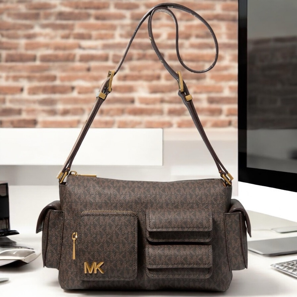 Michael Kors Dakota Medium Pocket Shoulder Bag